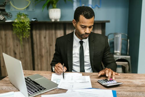 A CPA working A CPA working